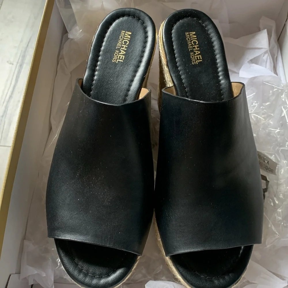 New Michael Kors Black Leather Cunningham Wedge size 8.5 - Picture 2 of 7